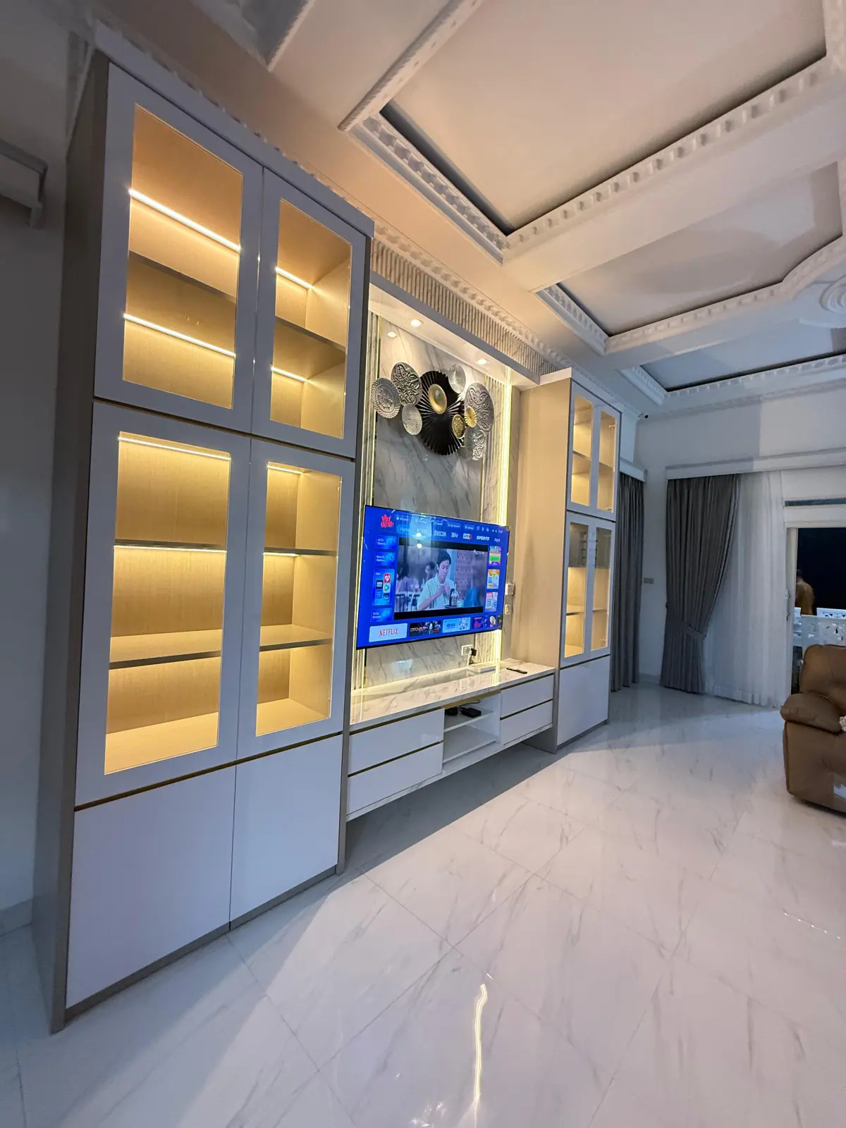 Backdrop TV Sekat Ruangan